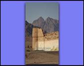 کاروانسرای صفوی که تابلوی تبلیغات شد.
